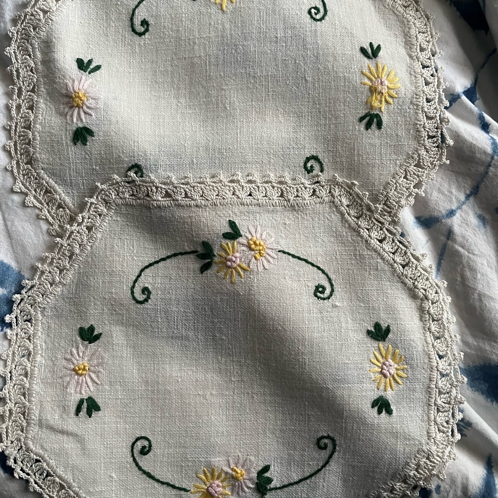 ⬇️Price Drop!⬇️ Vintage Linens (Bundle of 2)